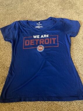 Fanatics Womens NBA T Shirt M Detroit Pistons Blue V-Neck New Without tag